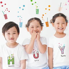 画像をギャラリービューアに読み込む, 名入れ無料 キャラクターアルファベット イニシャルキッズTシャツ

